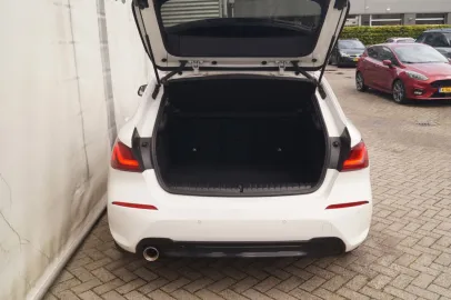 Car image 34