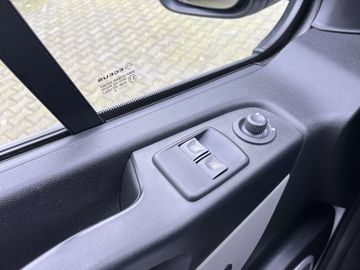 Car image 33