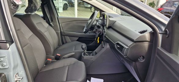 Car image 16