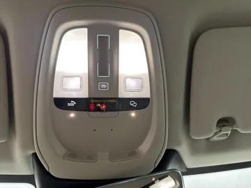 Car image 37