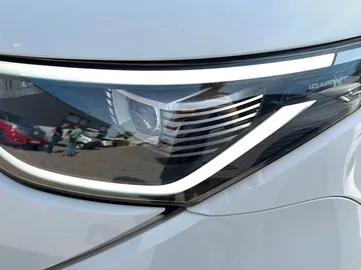 Car image 27
