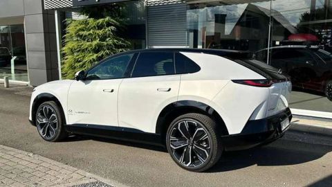 Car image 3