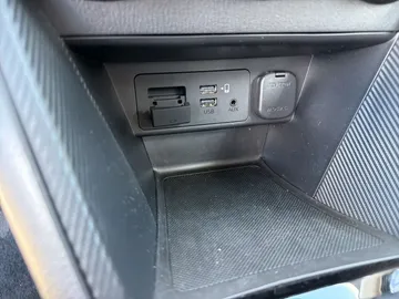 Car image 27
