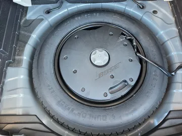 Car image 30