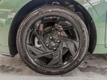 Car image 27