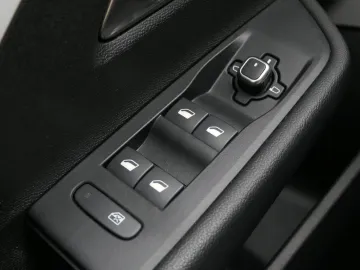Car image 35