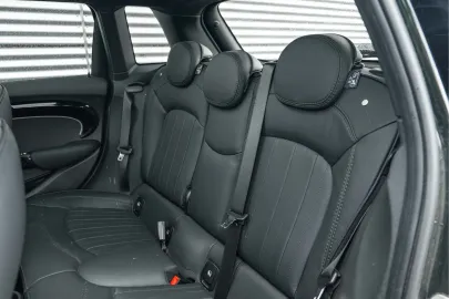 Car image 40