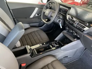 Car image 30