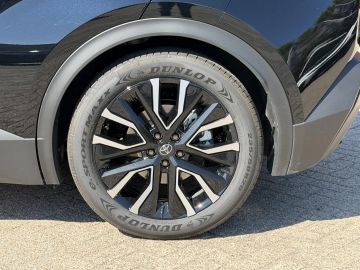 Car image 30