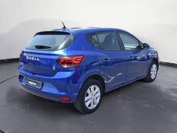 Car image 4