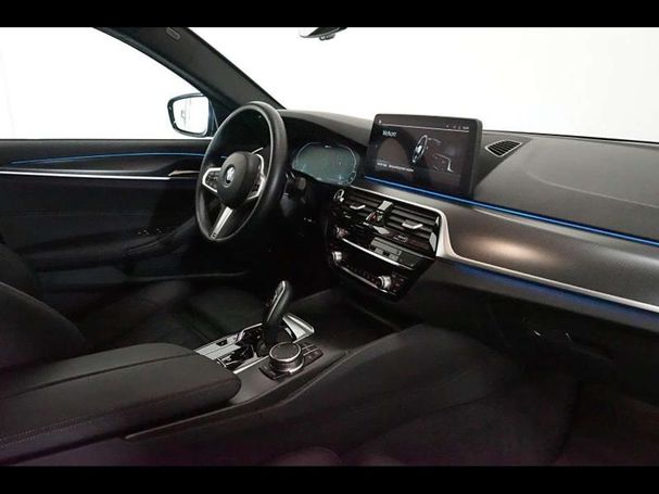 BMW 530 Touring 215 kW image number 15