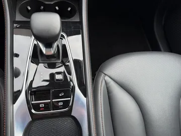 Car image 28