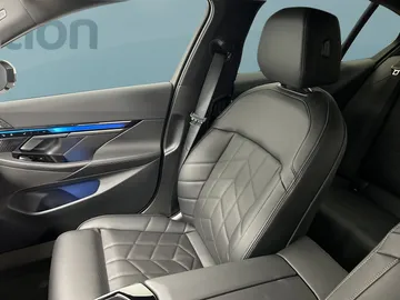 Car image 40