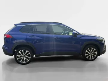 Car image 4