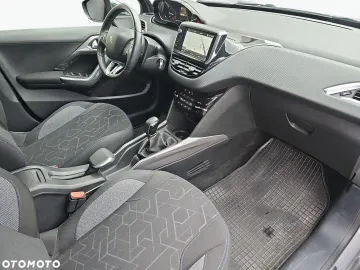 Car image 26