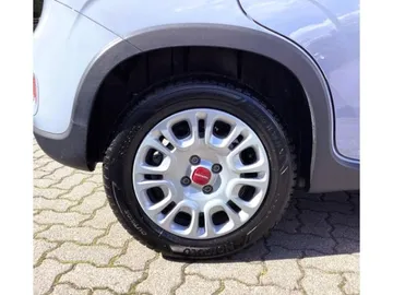 Car image 25
