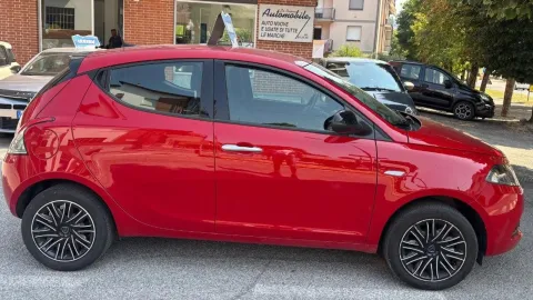 Car image 4