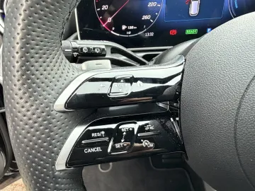 Car image 35
