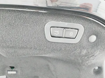 Car image 35