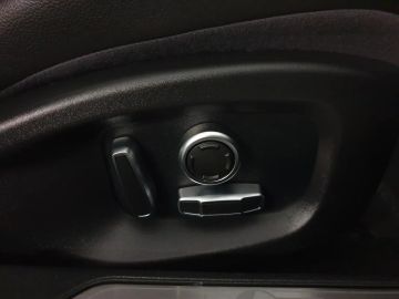 Car image 35