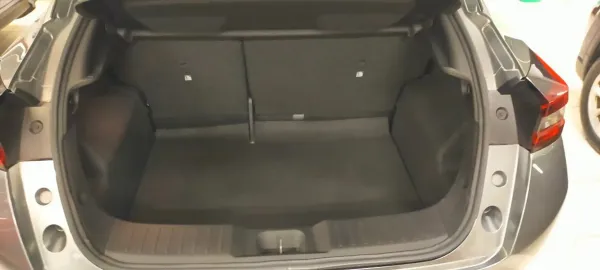 Car image 32
