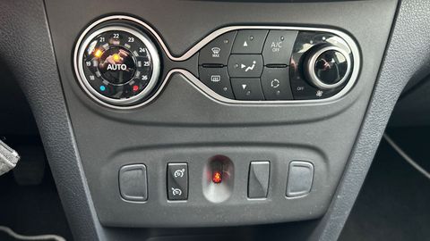 Car image 37