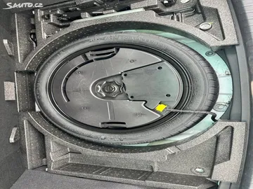 Car image 27