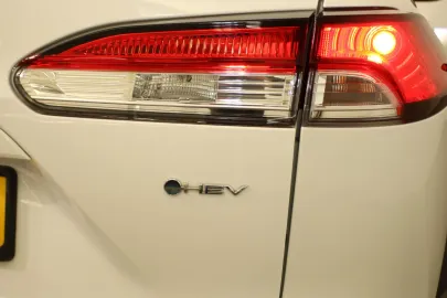 Car image 25