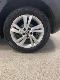Car image 23