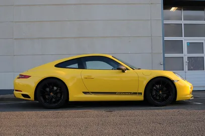 Car image 4