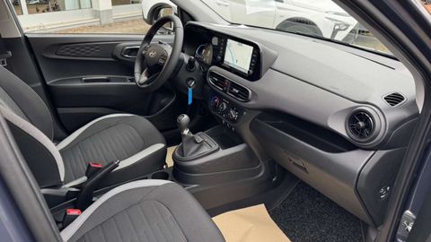 Car image 16