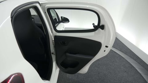 Car image 37