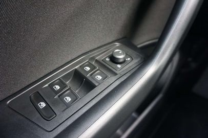 Car image 36