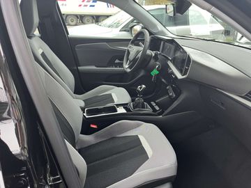 Car image 12