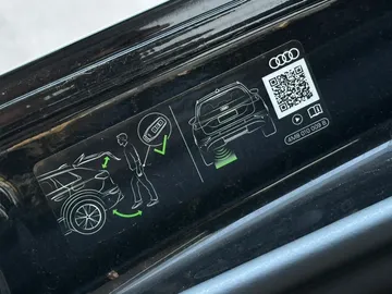 Car image 28