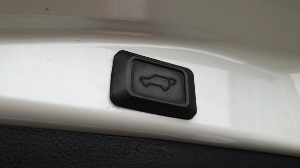 Toyota RAV 4 Hybrid 4x4 145 kW image number 26