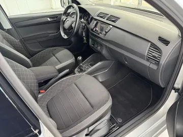 Car image 35