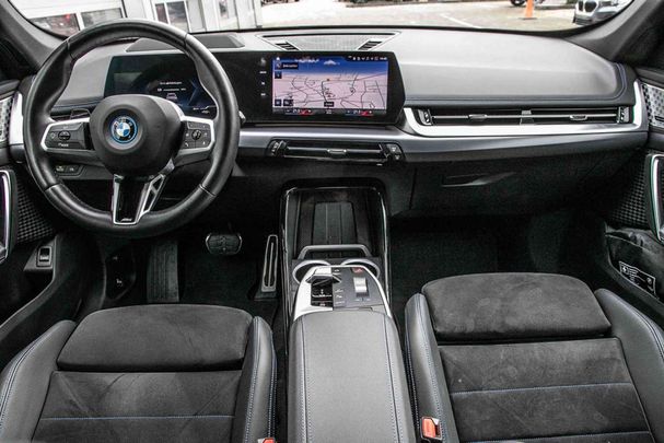 BMW iX1 xDrive30 M Sport 230 kW image number 3