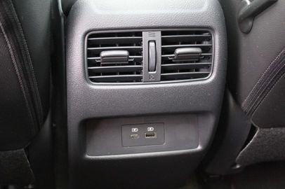 Car image 40