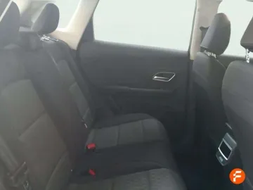 Car image 24