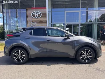 Car image 3