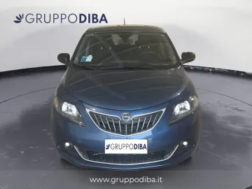 Car image 4