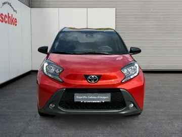 Car image 4