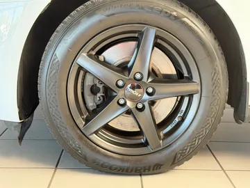 Car image 26