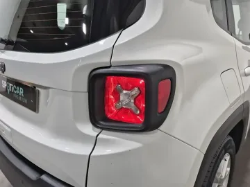 Car image 32
