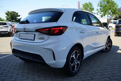Car image 26