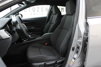 Car image 25
