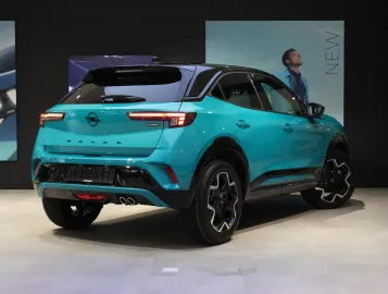 Car image 3
