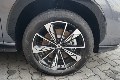 Car image 40
