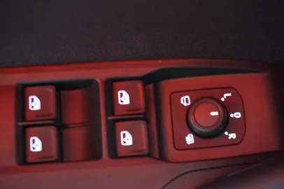 Car image 25